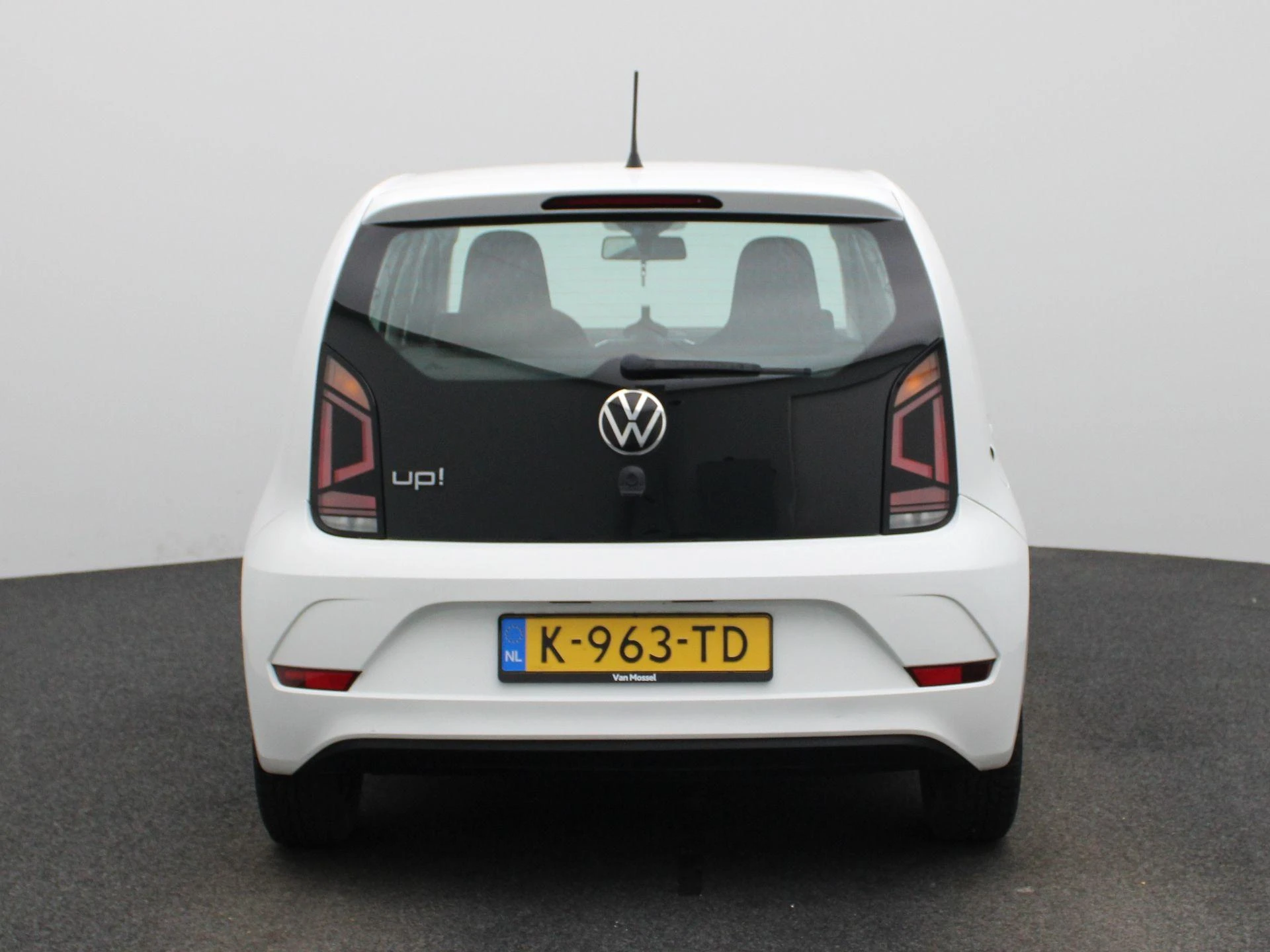 Volkswagen-up!-image-4