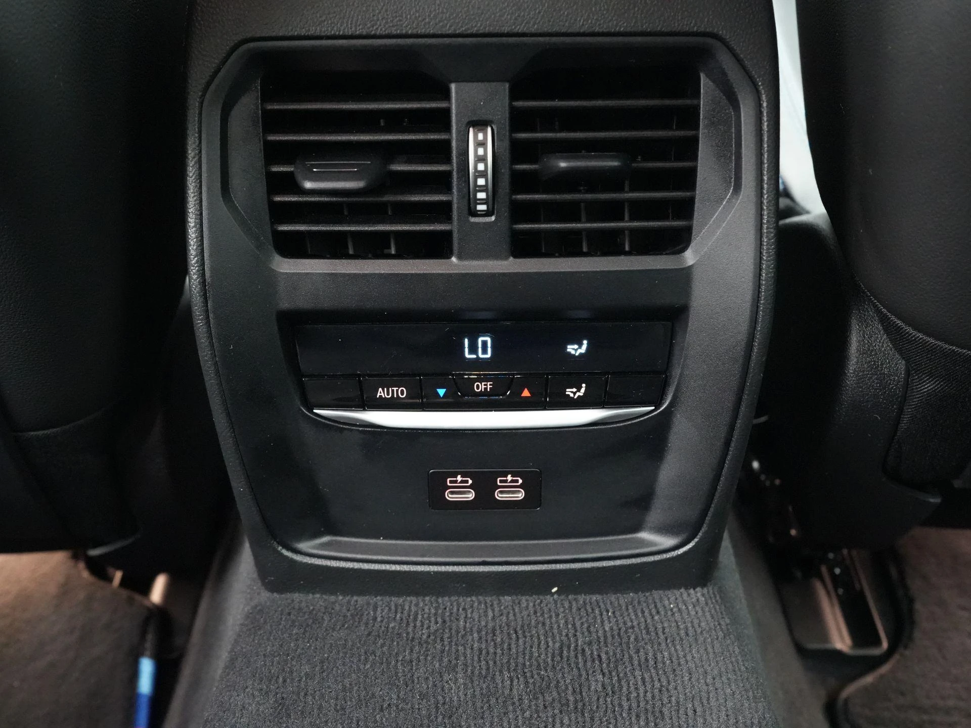BMW-i4-image-39