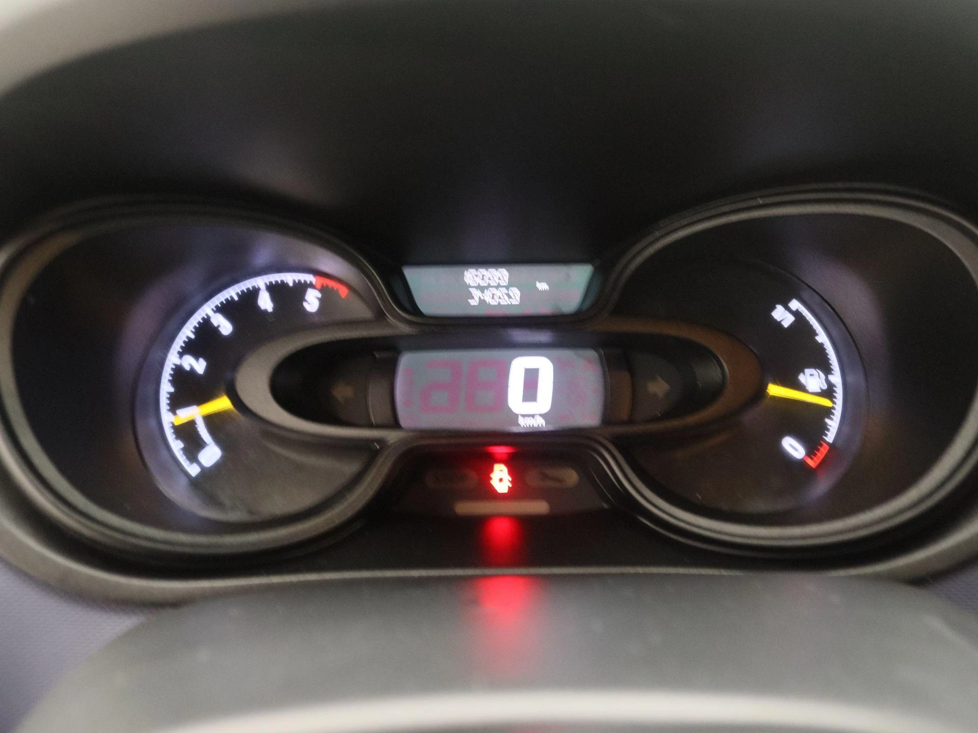 Opel-Vivaro-image-7