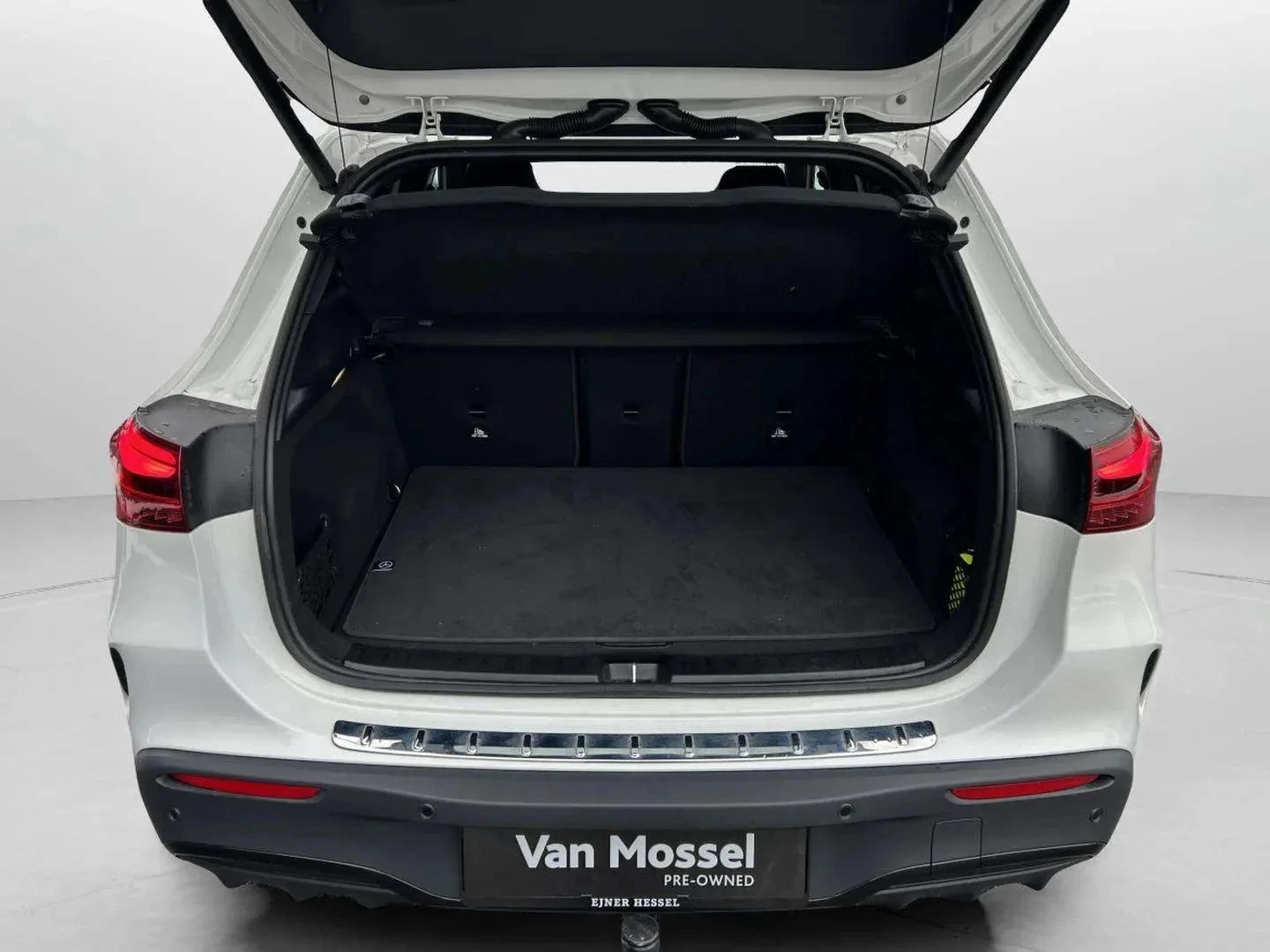 Mercedes-Benz-EQA-image-22