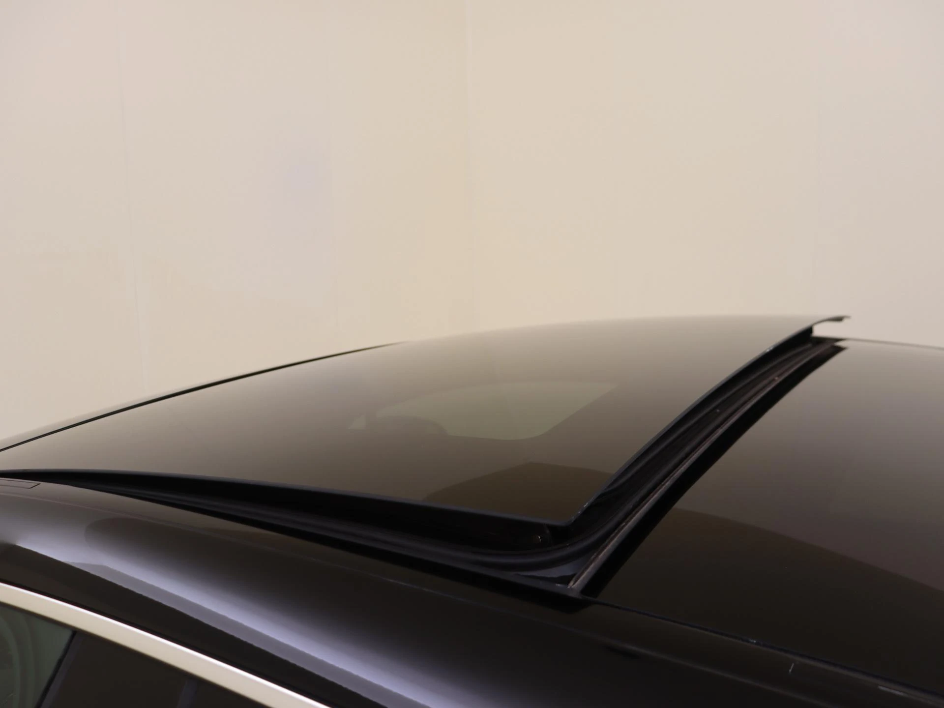 Mercedes-Benz-EQE-image-28