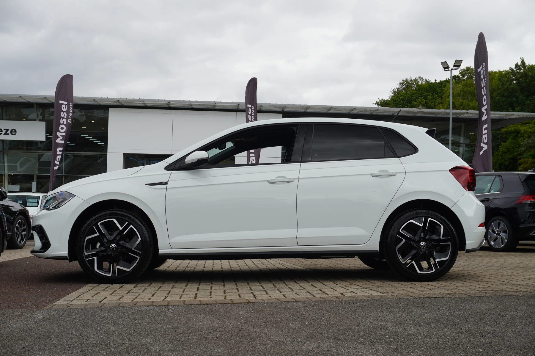 Volkswagen-Polo-image-16