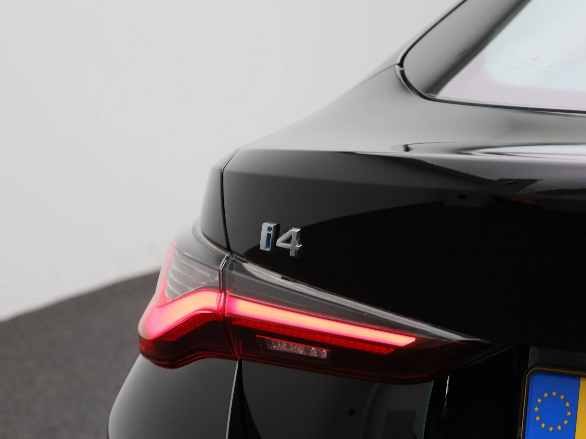 BMW-i4-image-39