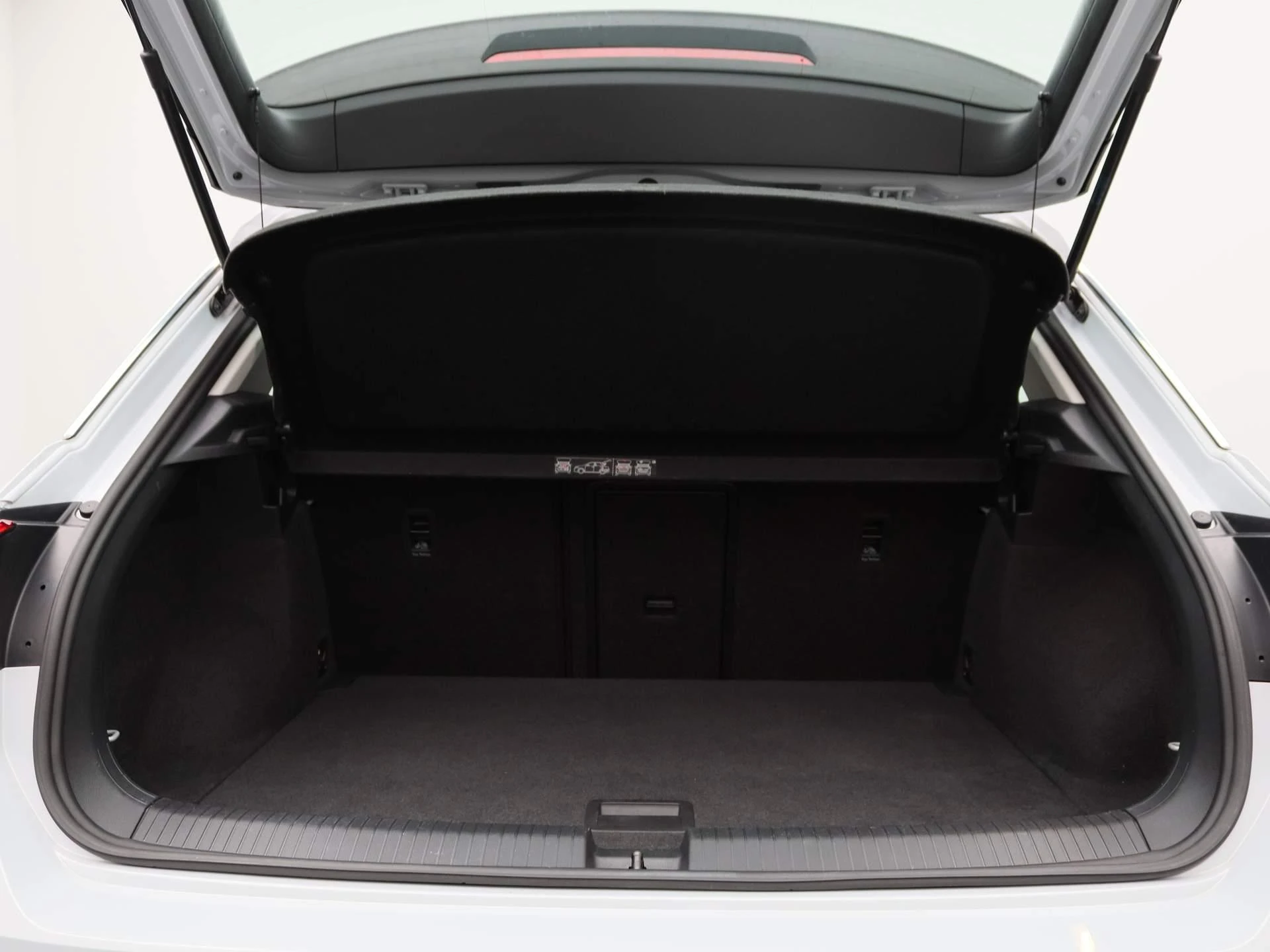 Volkswagen-T-Roc-image-11
