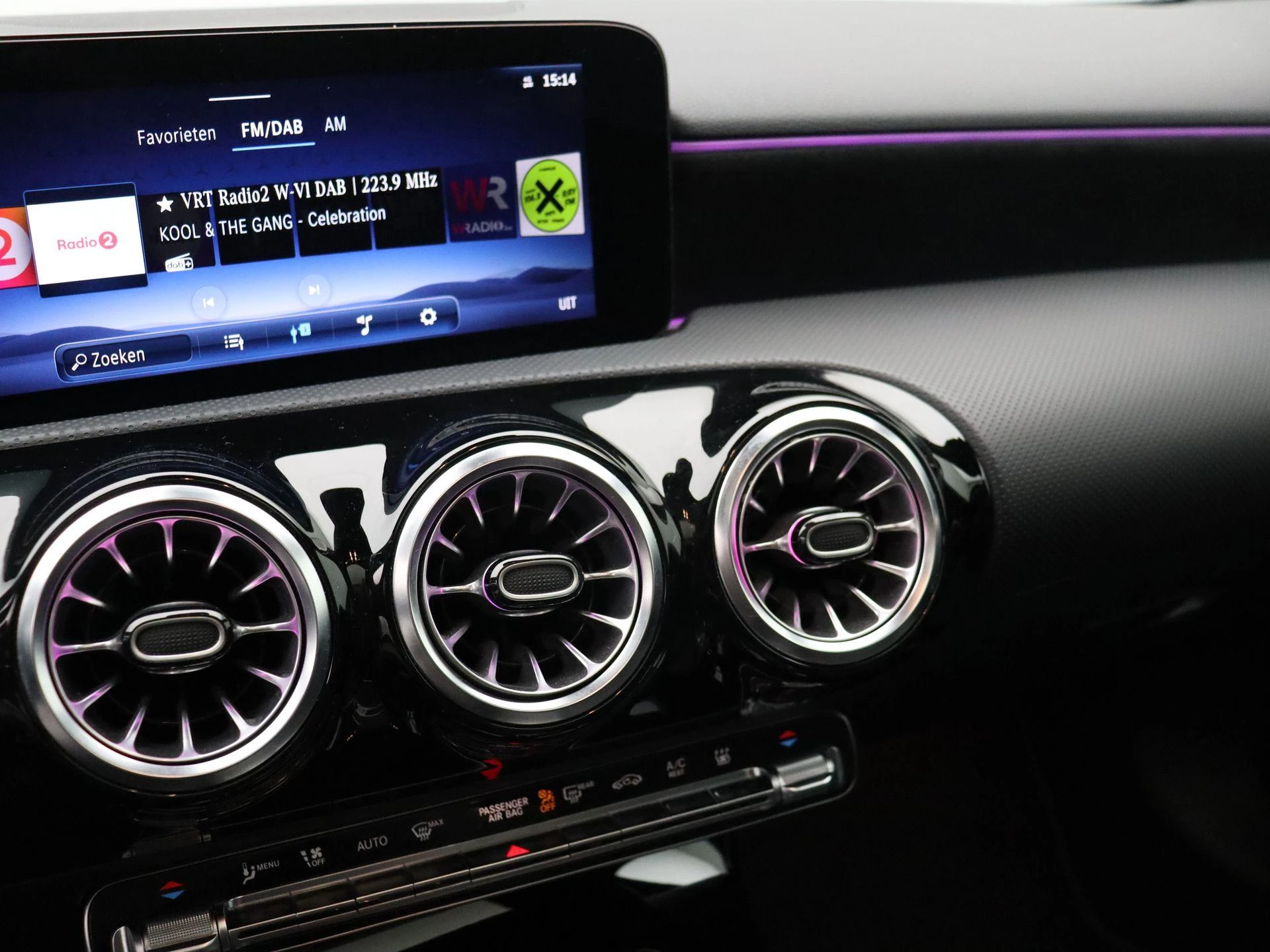Mercedes-Benz Classe A 250 e Berline AMG Line + PANORAMISCH DAK + CARPLAY +