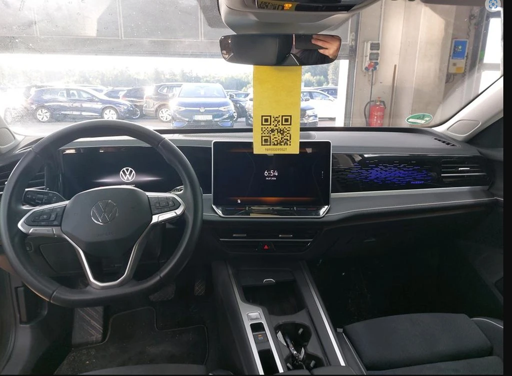 Volkswagen-Passat-image-1
