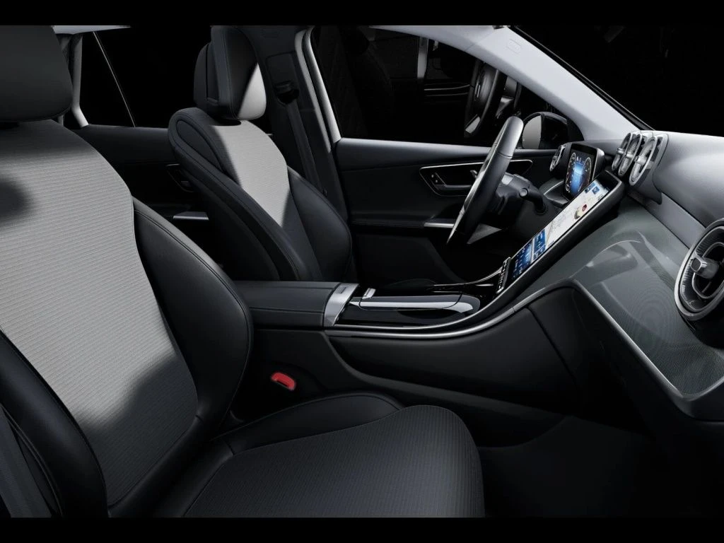 Mercedes-Benz-GLC 220 d-image-10