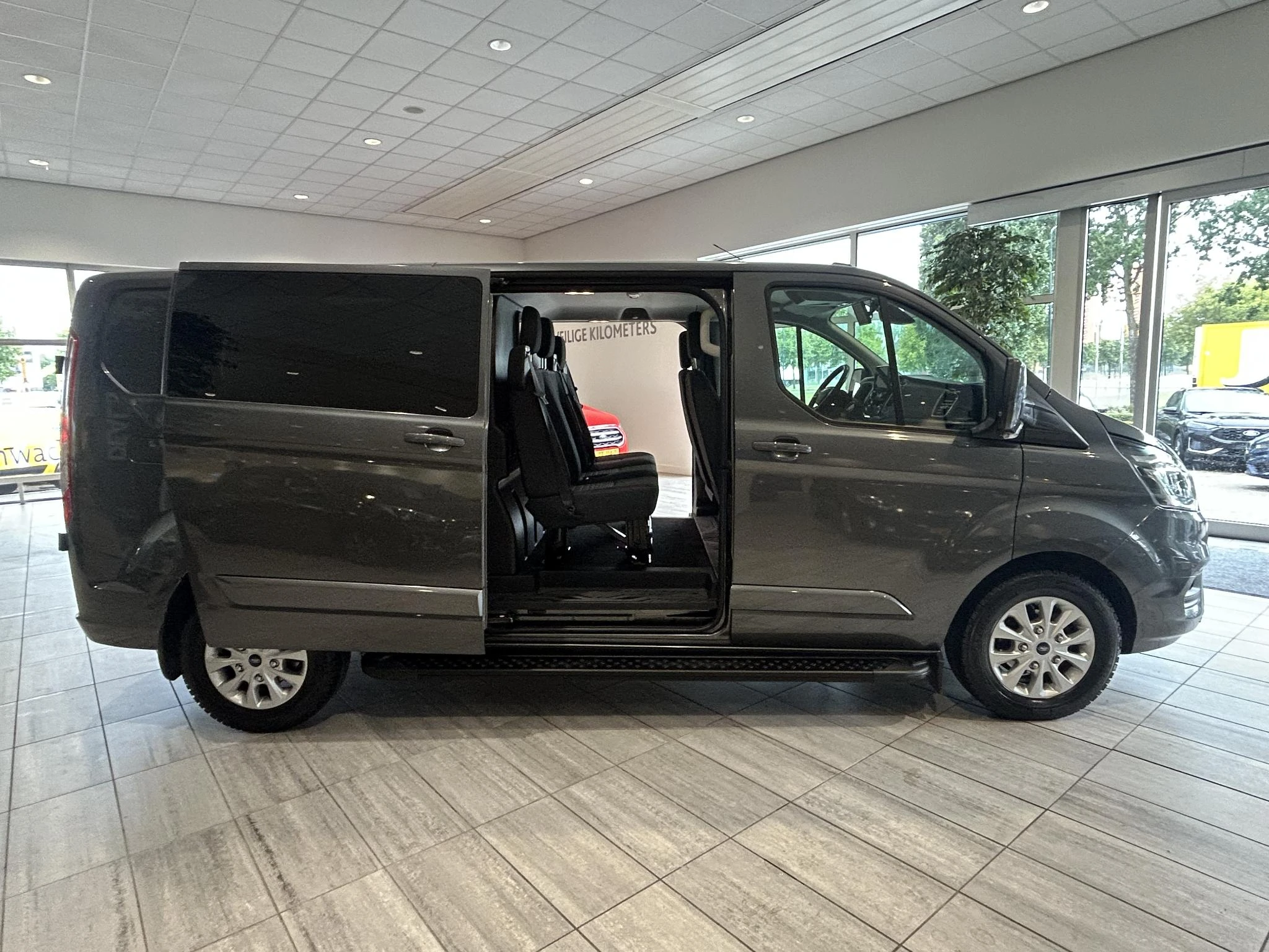 Ford-Transit Custom-image-9