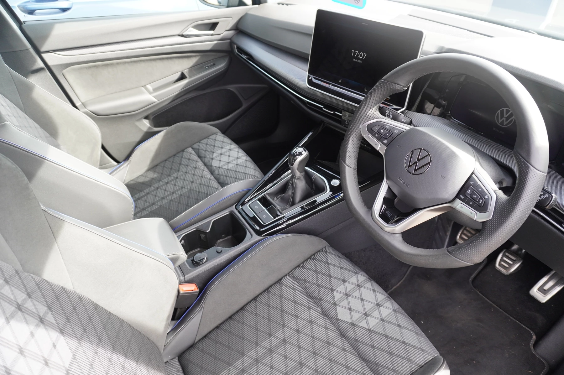 Volkswagen-Golf-image-5