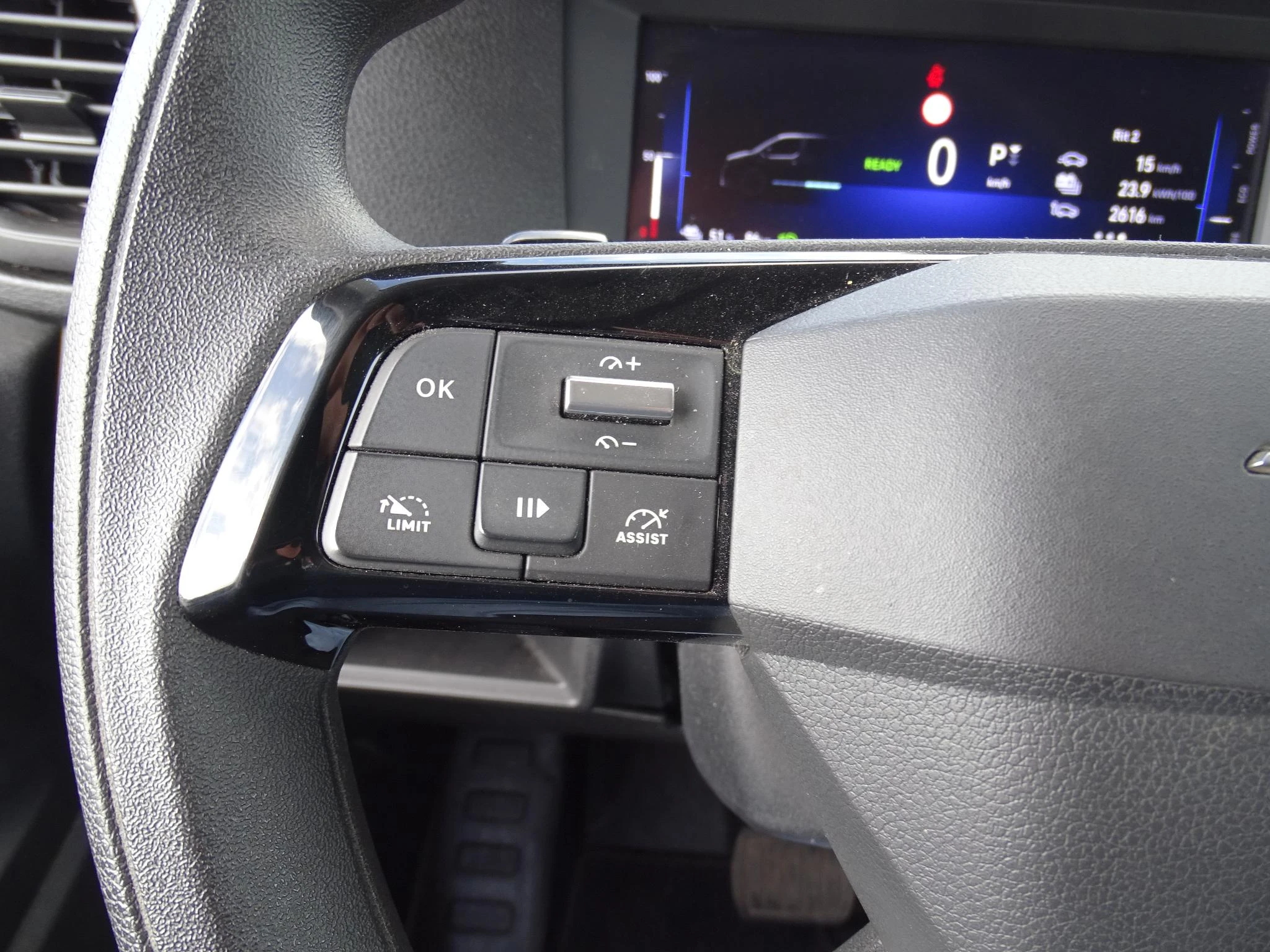 Opel-Vivaro-image-28