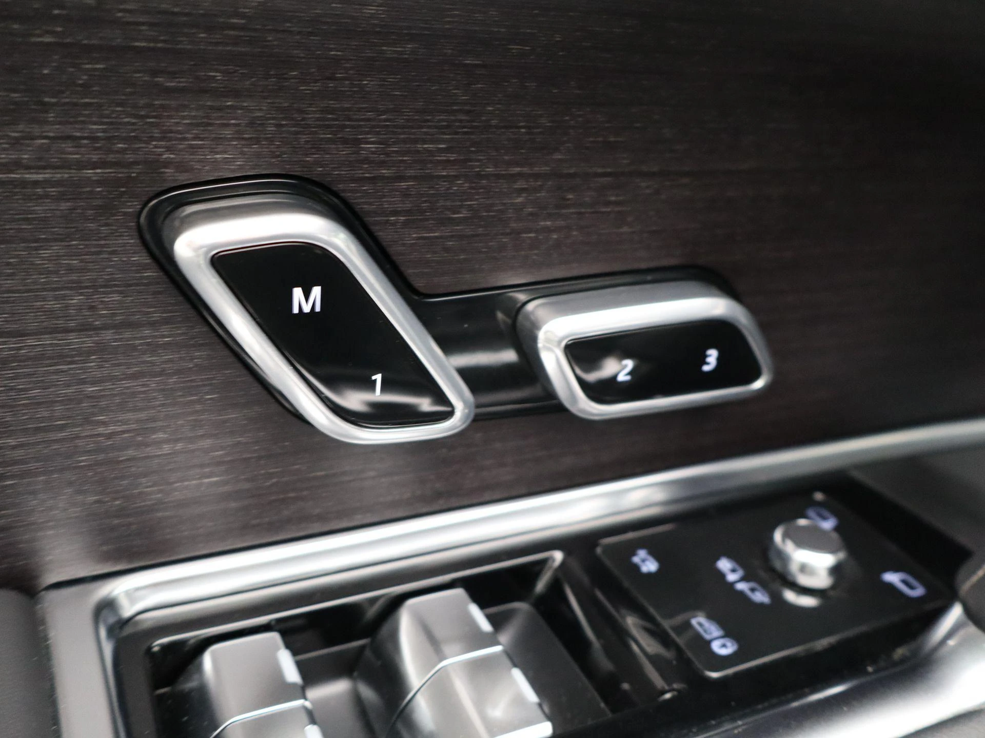 Land Rover-Range Rover-image-29