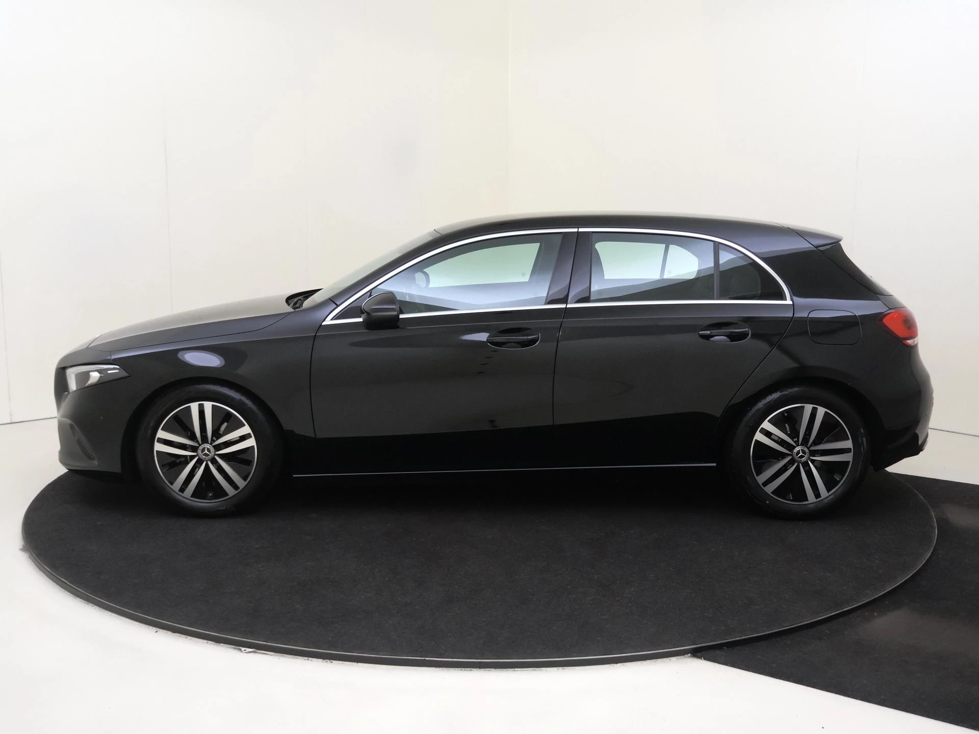 Mercedes-Benz-A-Klasse-image-6