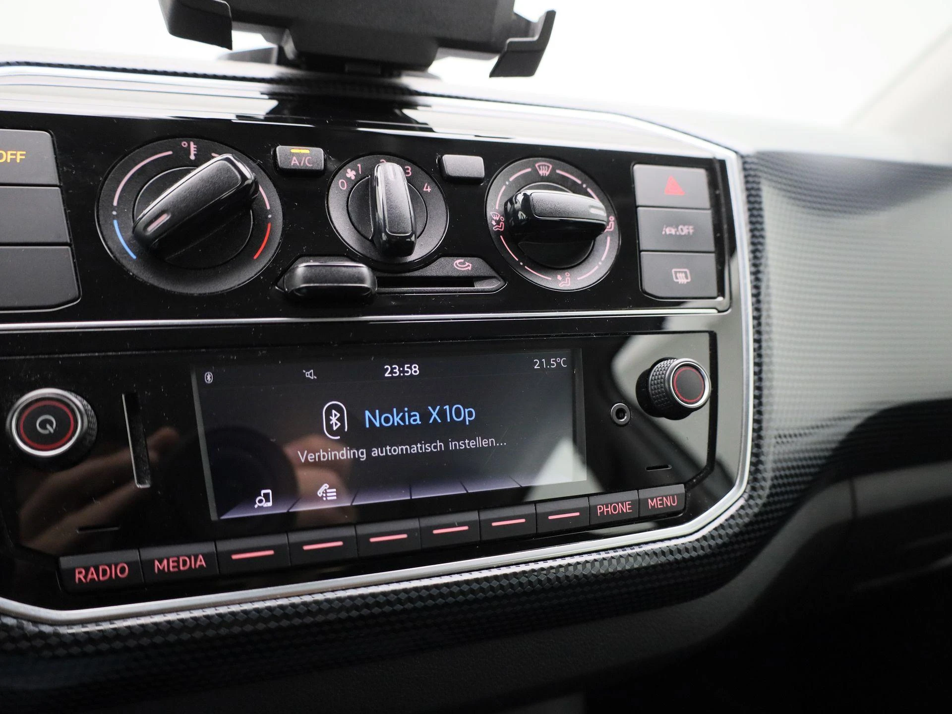Volkswagen-up!-image-17