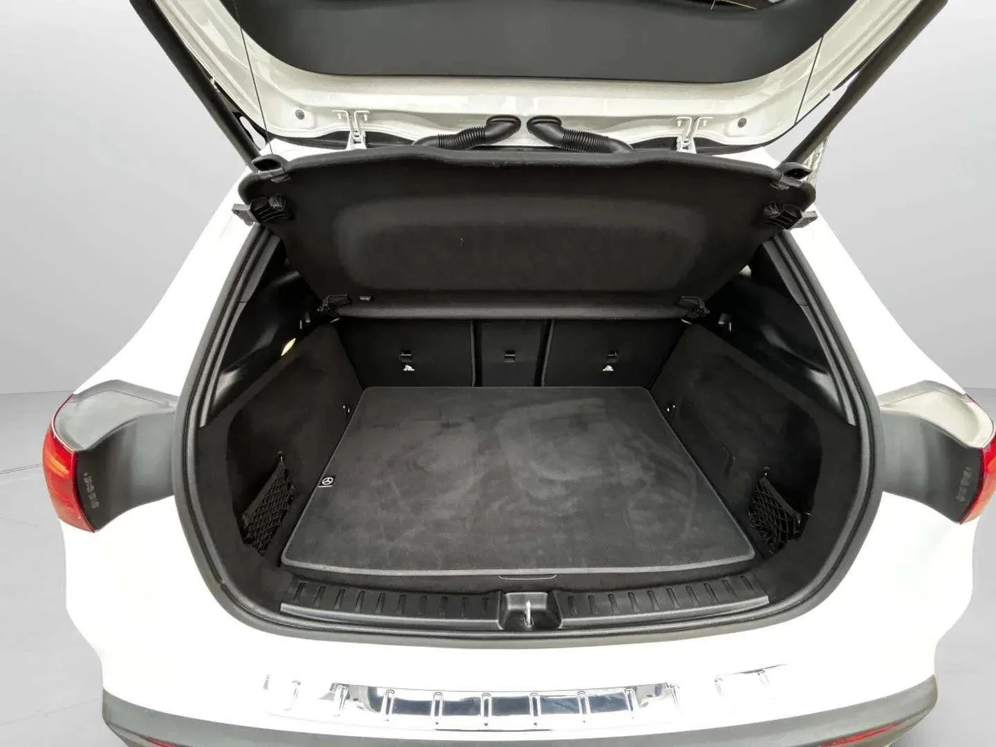 Mercedes-Benz-EQA-image-21