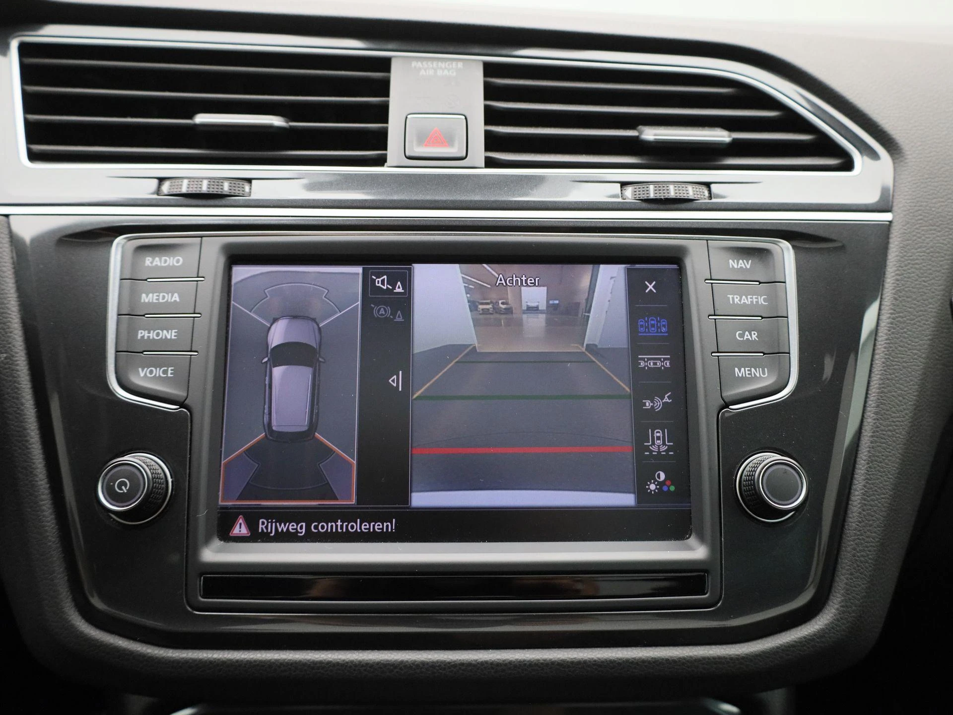 Volkswagen-Tiguan-image-30