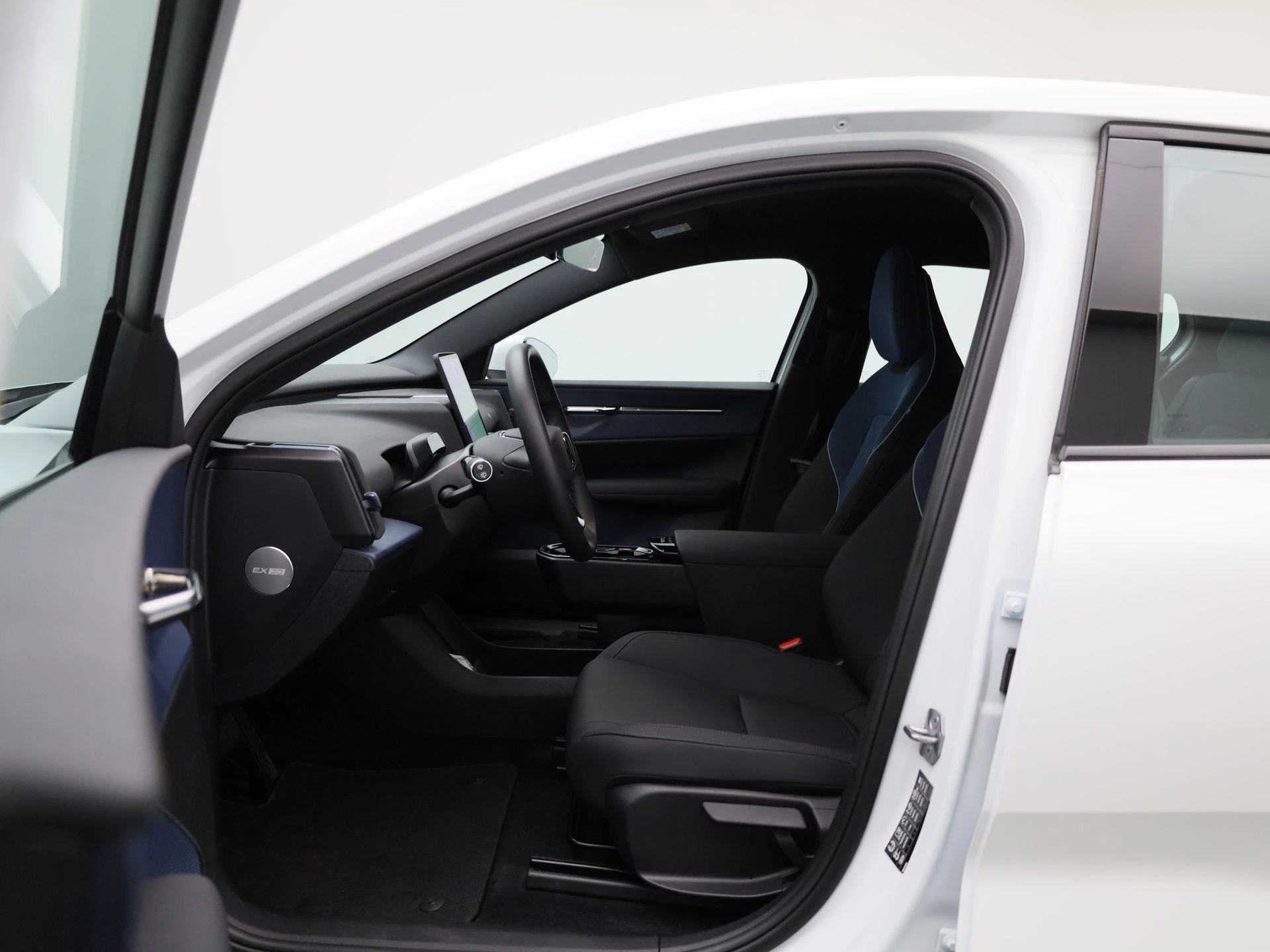Volvo-EX30-image-8