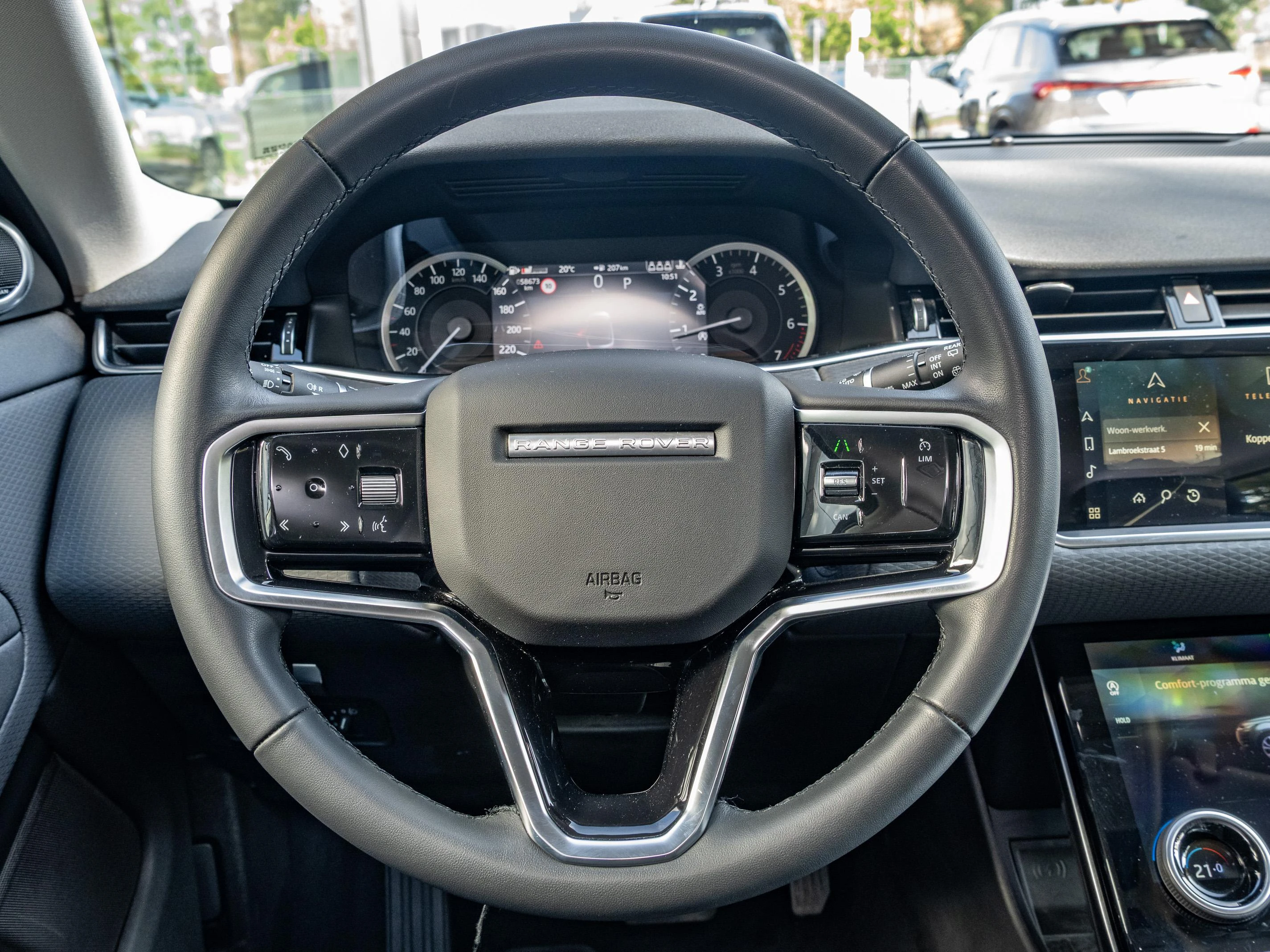 Land Rover-Range Rover Evoque-image-19
