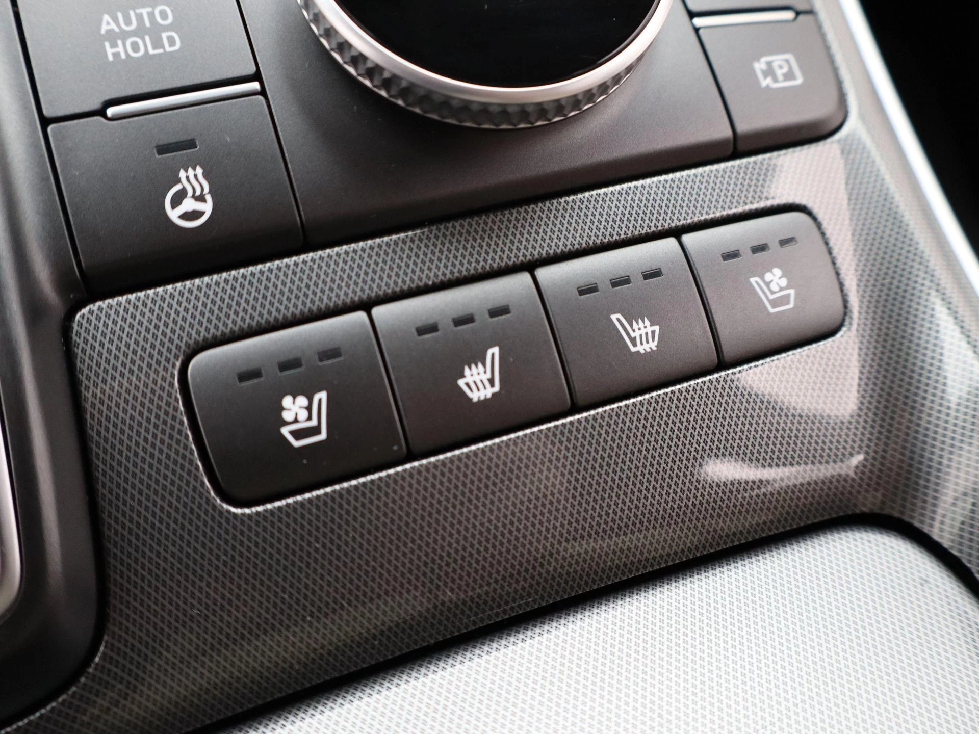 Hyundai-Santa Fe-image-25