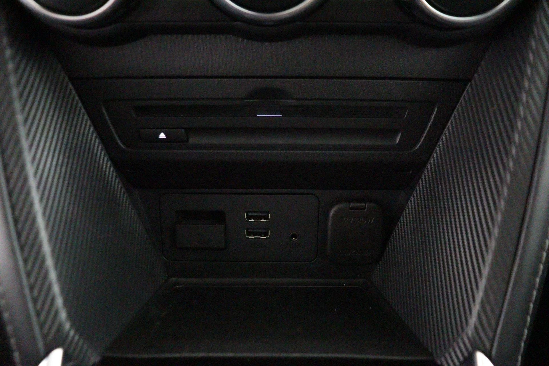 Mazda-2-image-47