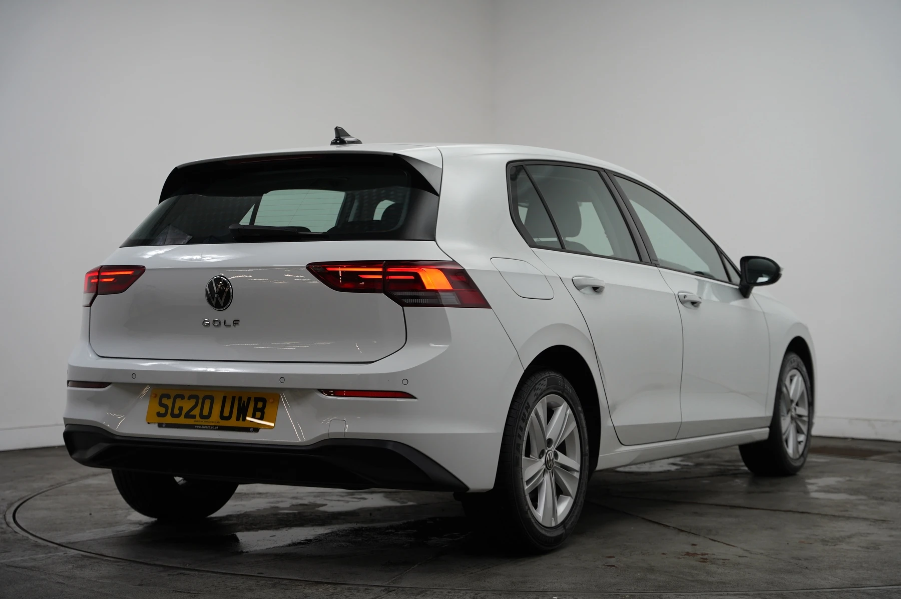 Volkswagen-Golf-image-14
