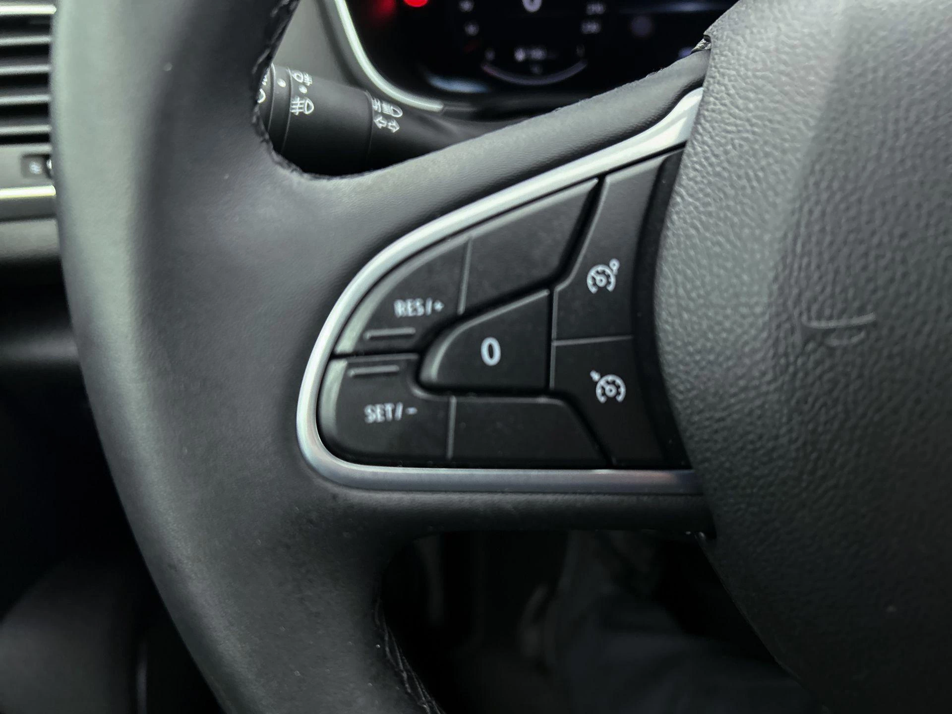 Renault-Mégane Estate-image-16