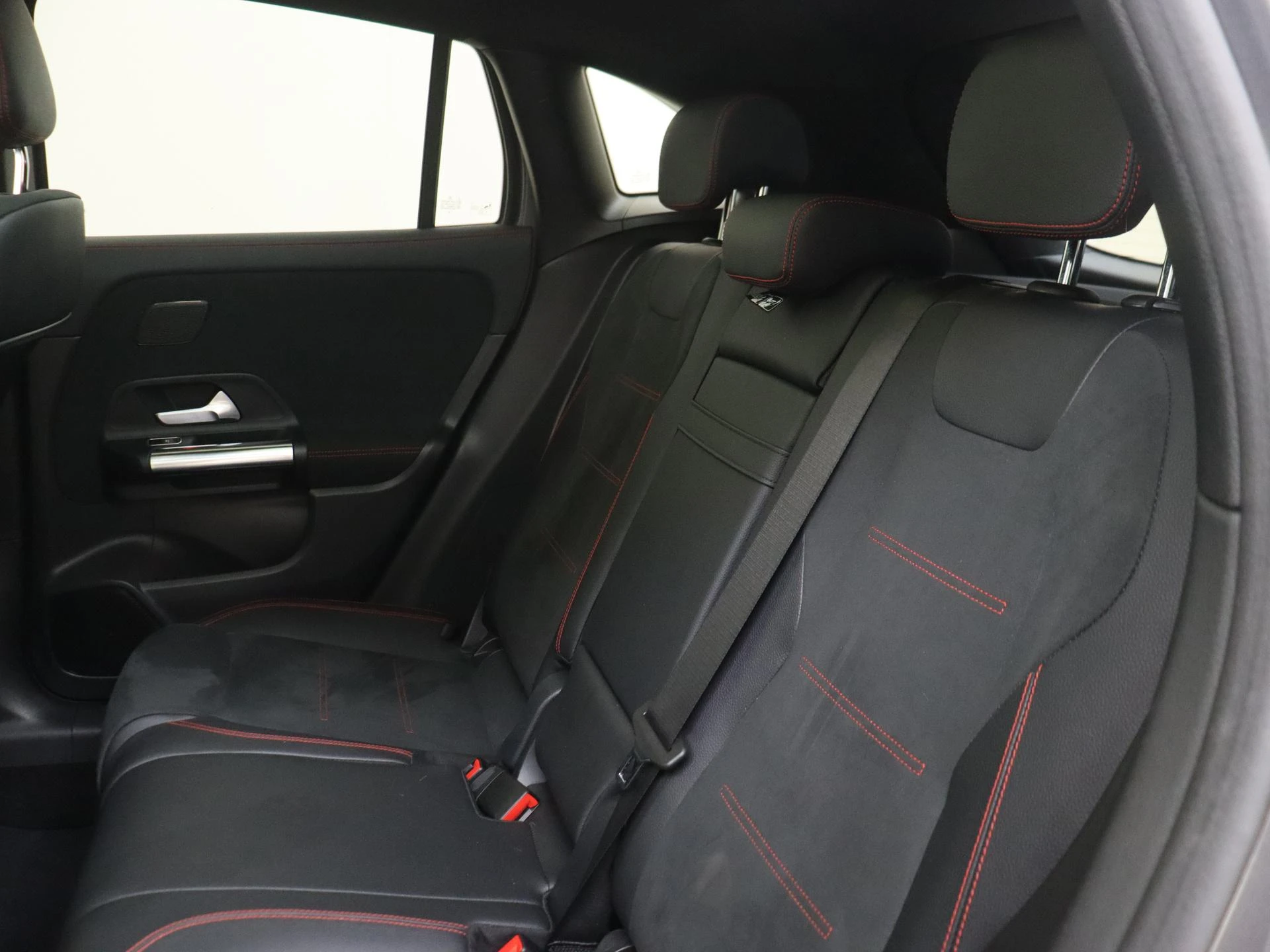 Mercedes-Benz-GLA-image-15