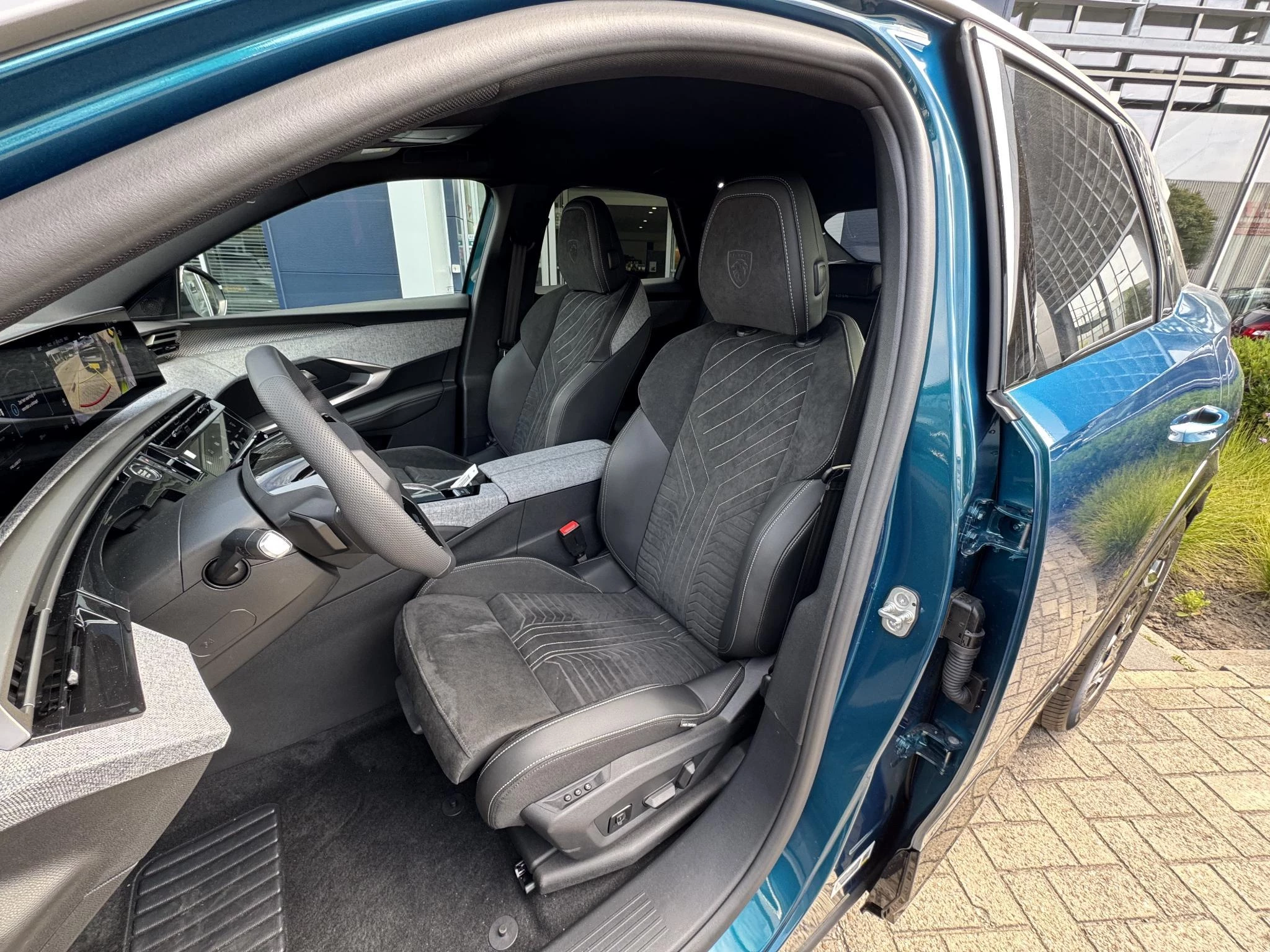 Peugeot e-3008 GT Long Range 230 97 kWh