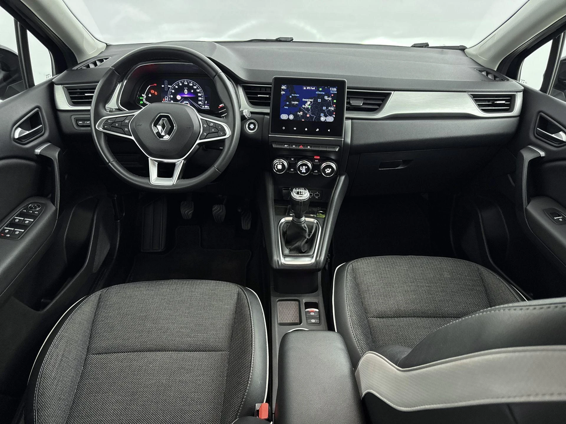 Renault-Captur-image-16