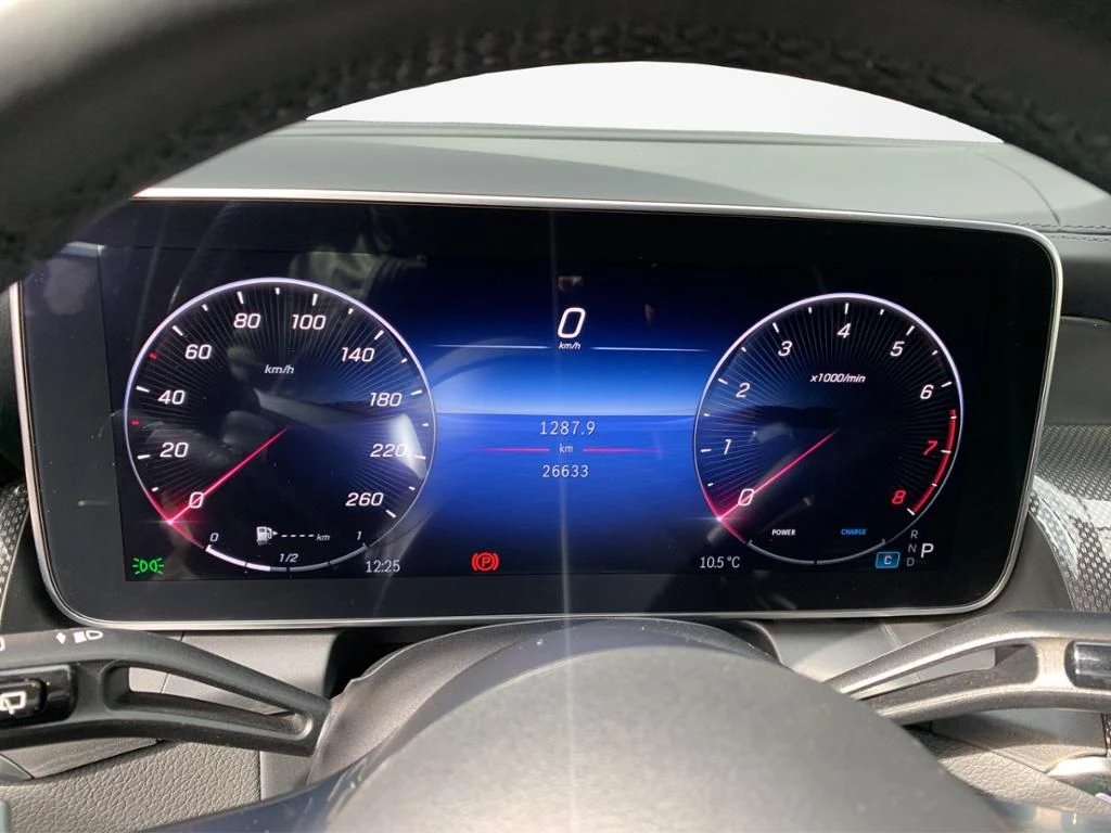 Mercedes-Benz-GLC 300-image-16