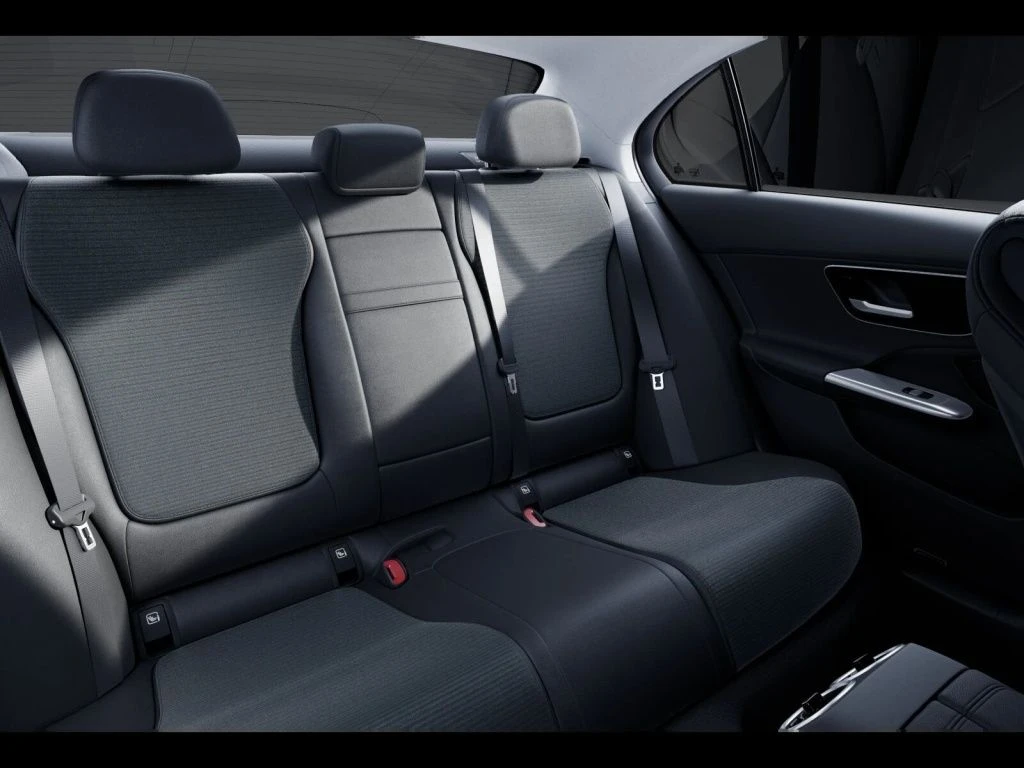 Mercedes-Benz-C-Klasse 180-image-11