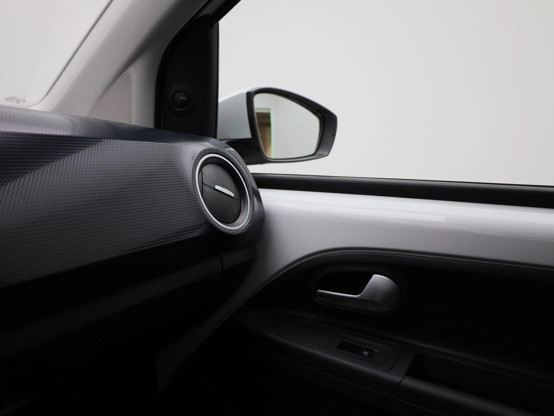 Volkswagen-up!-image-19