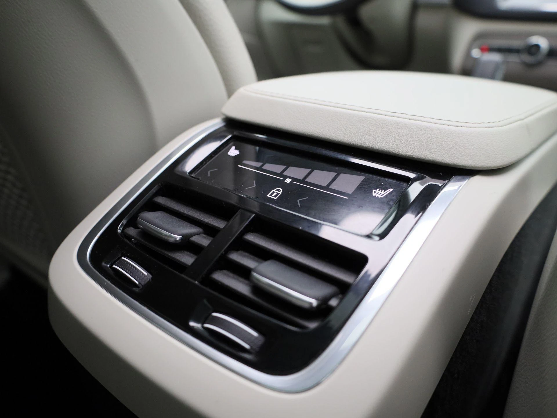 Volvo-XC90-image-37