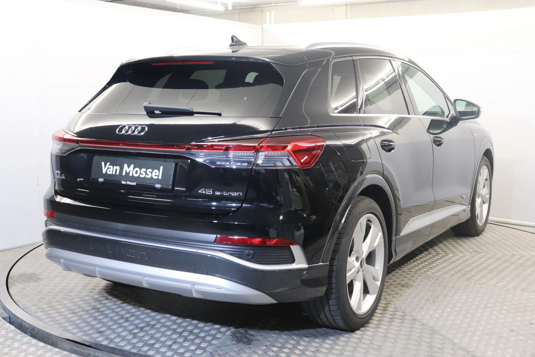 Audi-Q4 e-tron-image-4