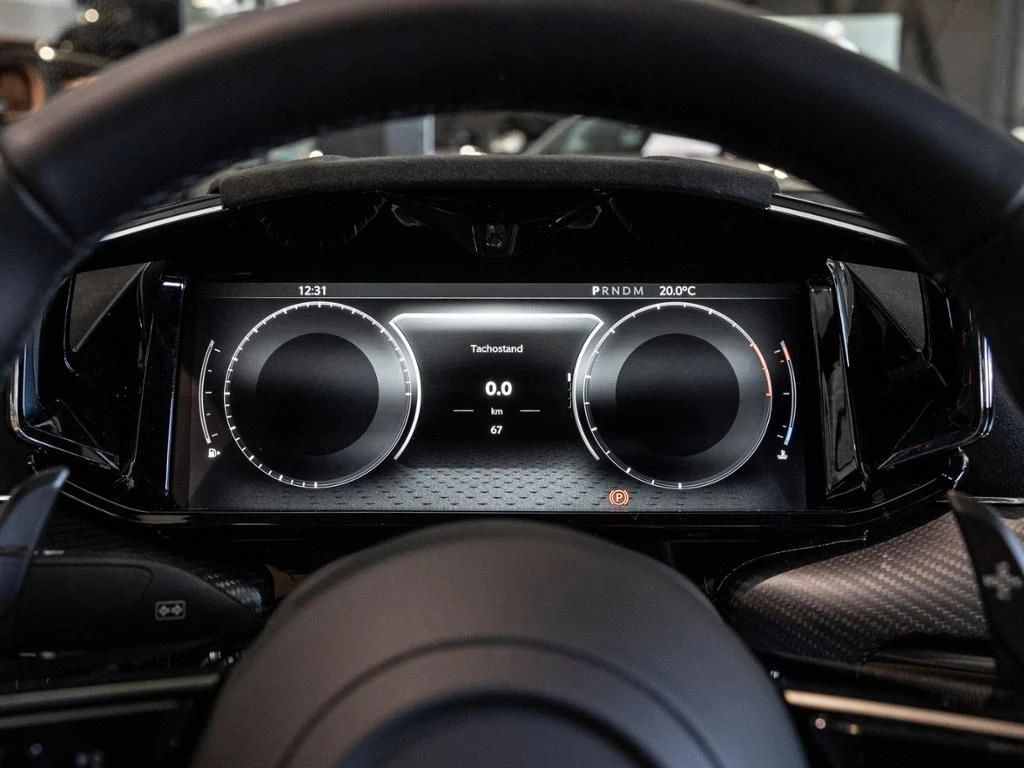 Aston Martin-V8 Vantage-image-6