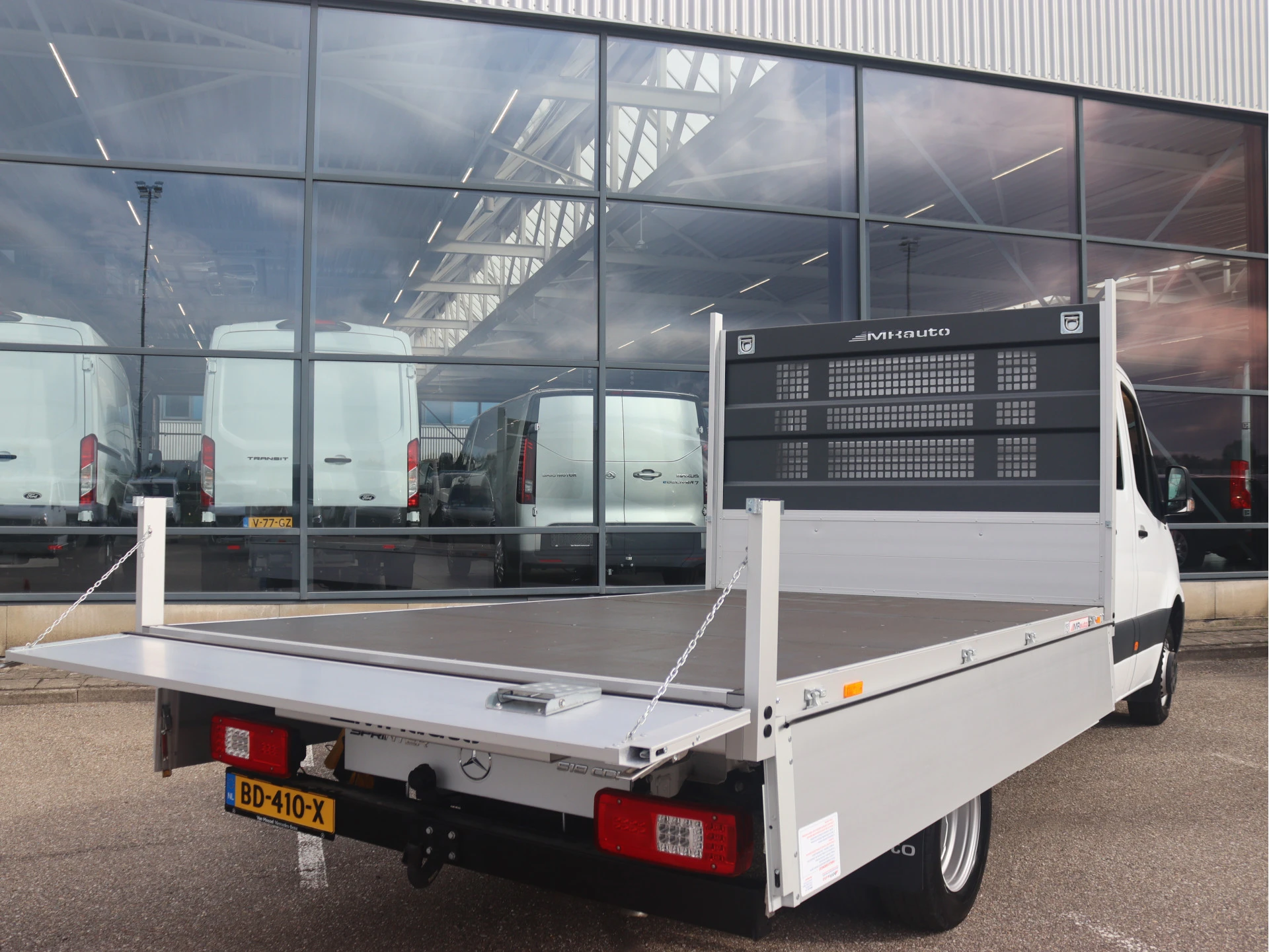 Mercedes-Benz-Sprinter-image-3