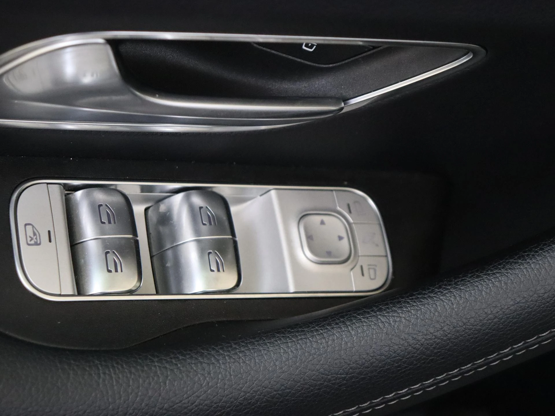 Mercedes-Benz-GLE-image-26
