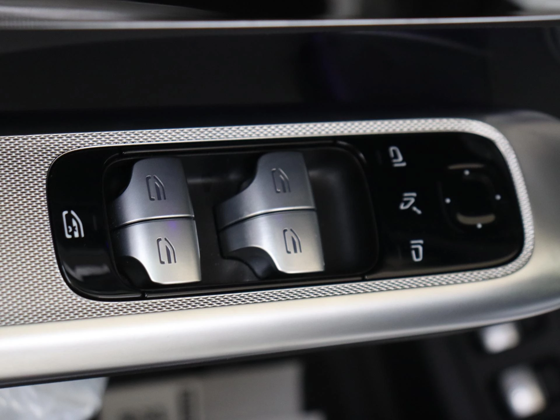 Mercedes-Benz-GLC-image-29