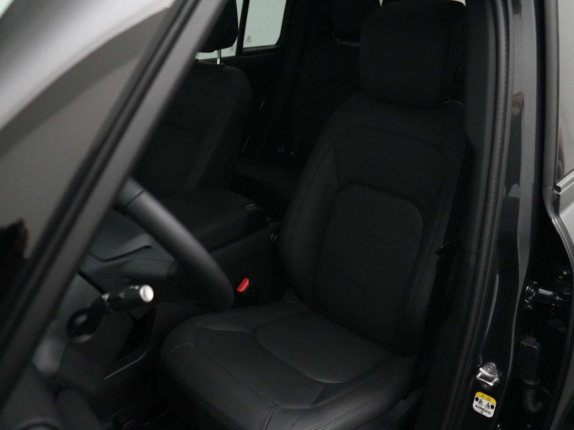 Land Rover-Defender-image-6