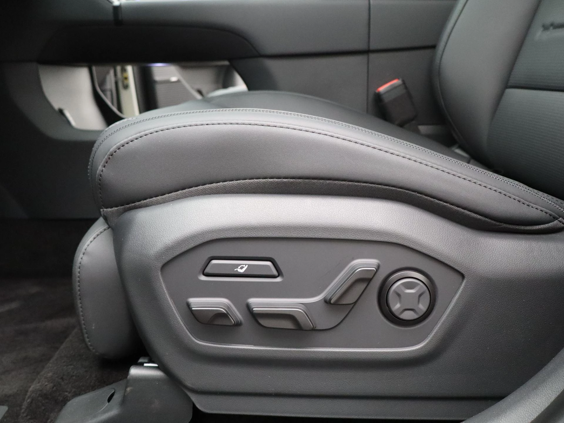Hyundai-Santa Fe-image-27