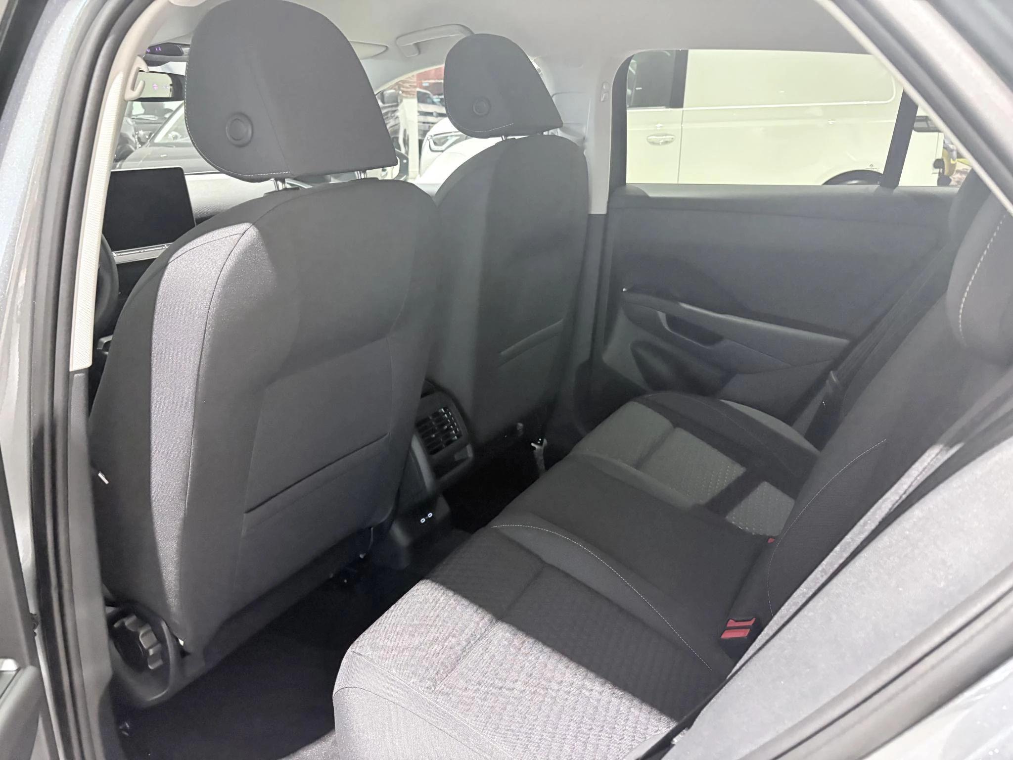 Volkswagen-T-Roc-image-8