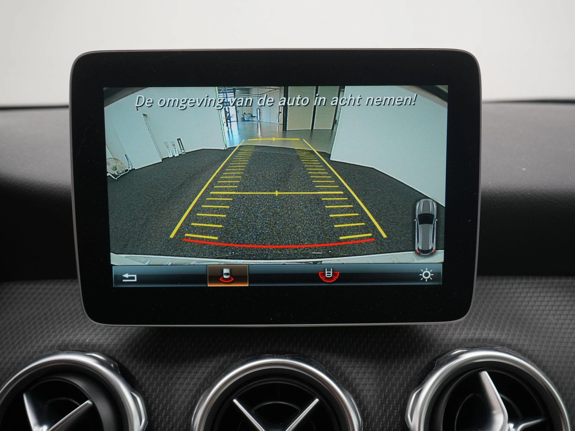 Mercedes-Benz-GLA-image-11