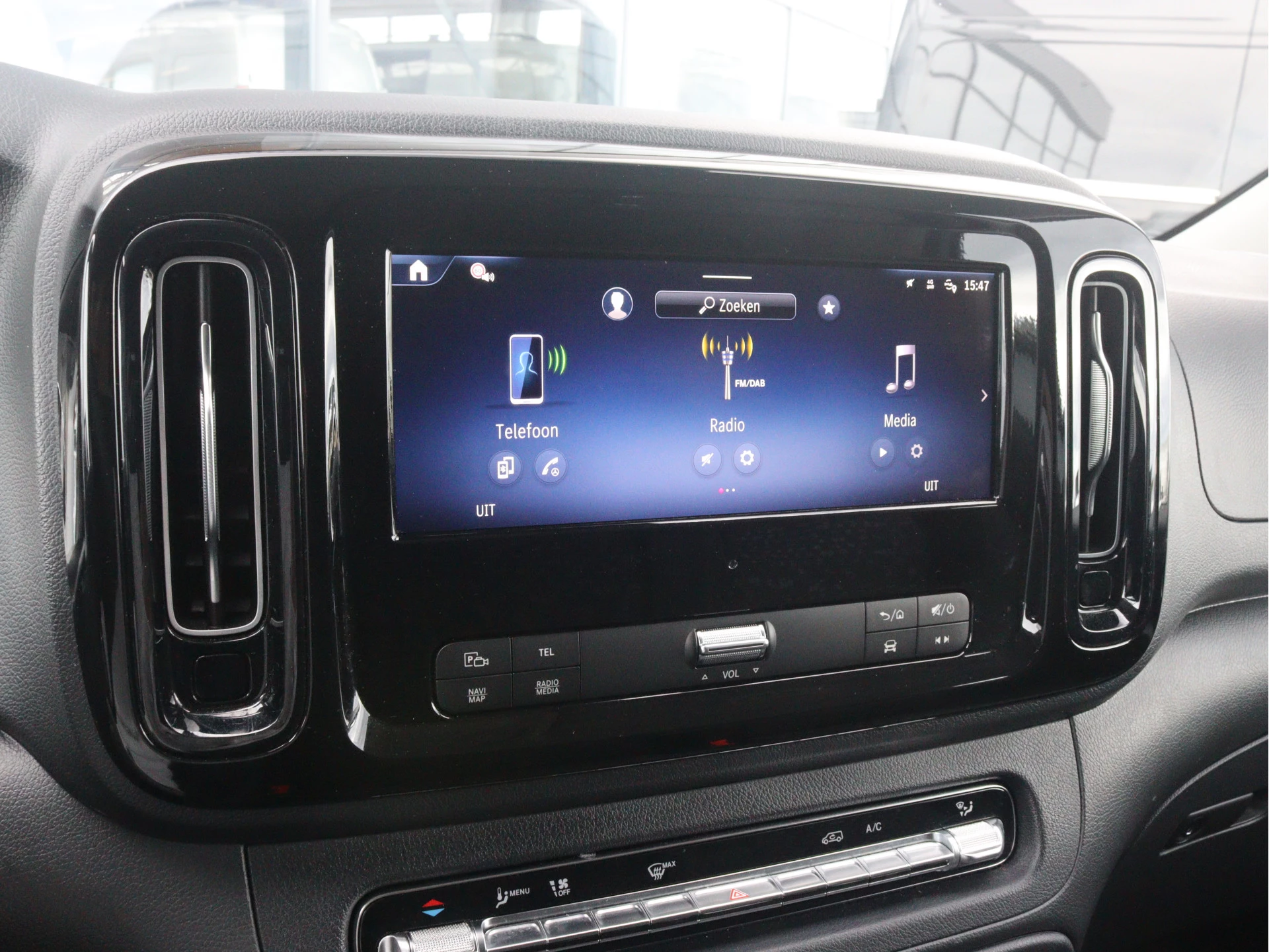 Mercedes-Benz-Vito-image-8