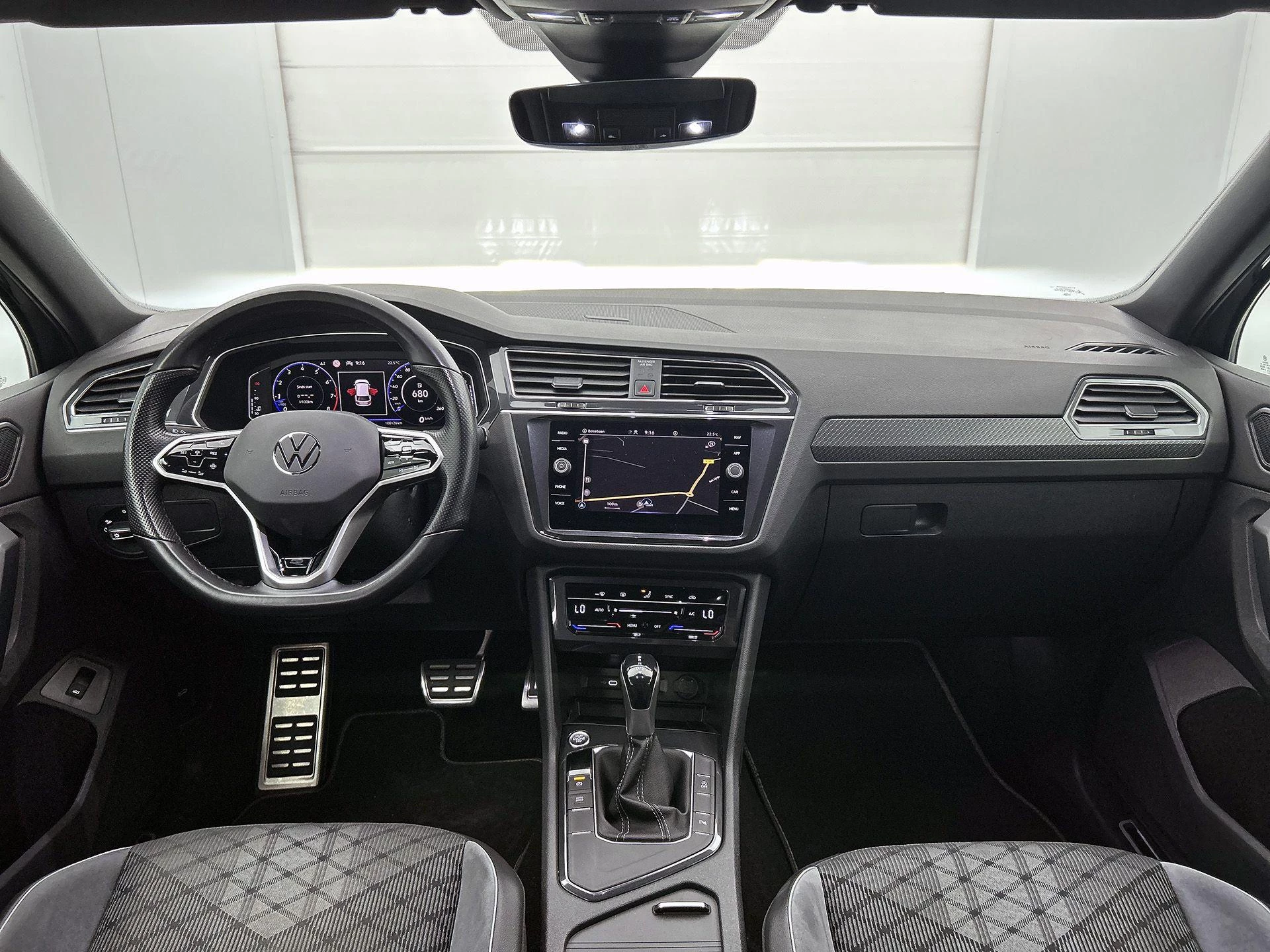 Volkswagen-Tiguan-image-22