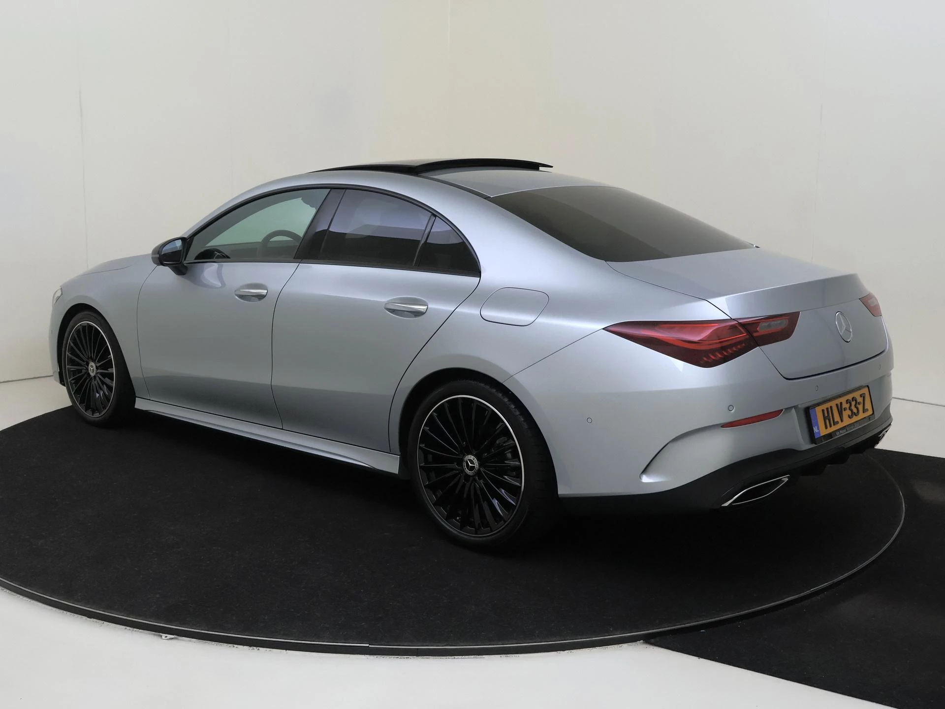 Mercedes-Benz-CLA-image-2