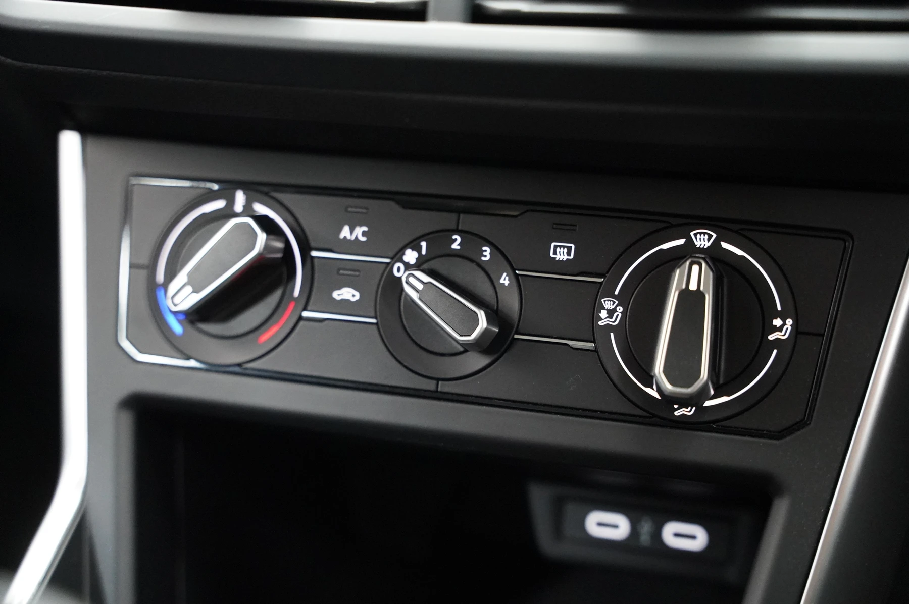 Volkswagen-Polo-image-23