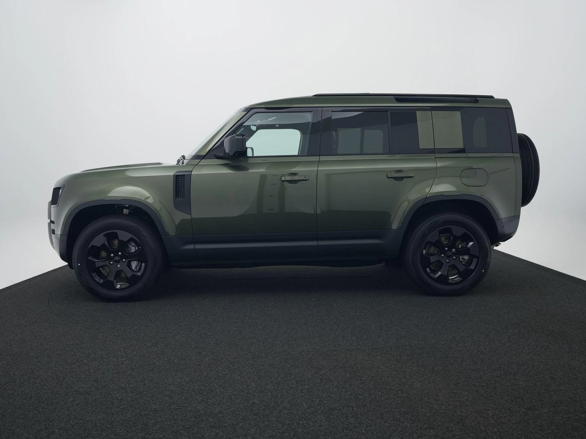Land Rover-Defender-image-3
