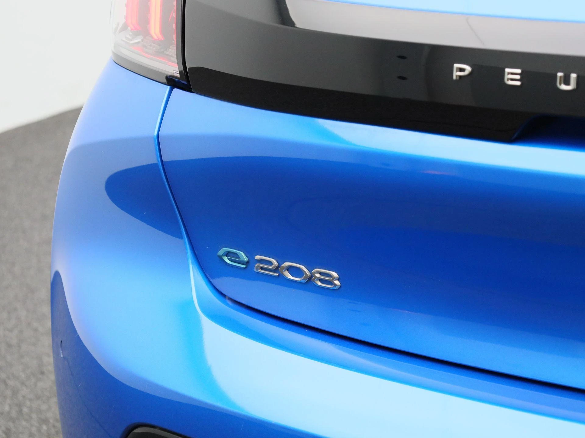 Peugeot-e-208-image-47