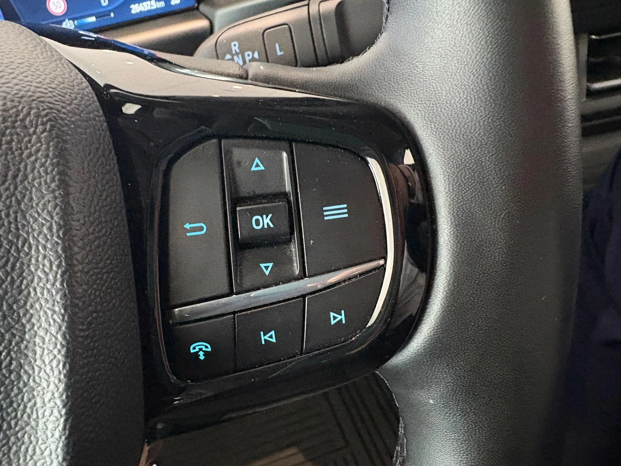 Ford E-Transit Cust. 320 L2H1 Limited 65 kWh