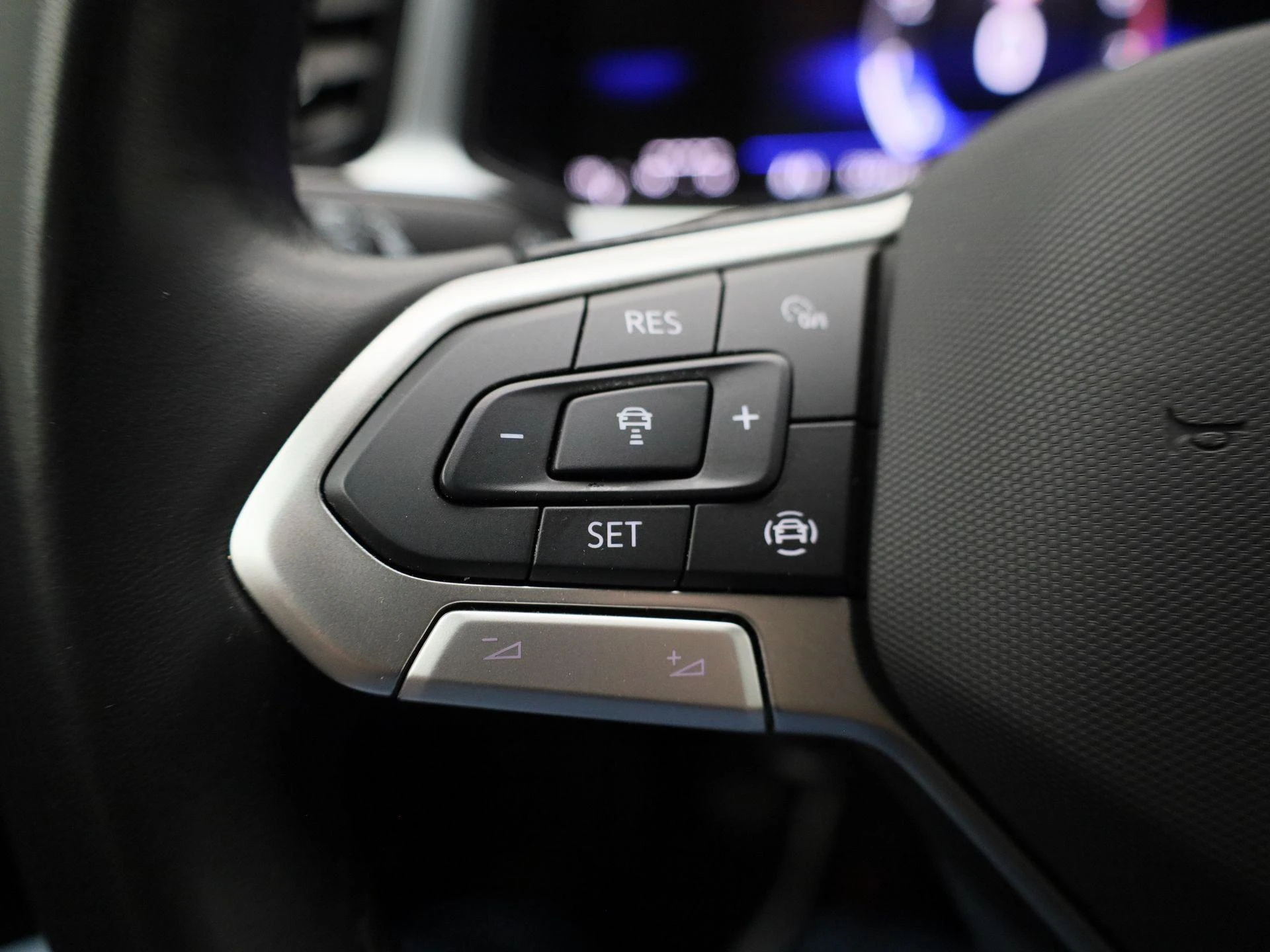 Volkswagen-T-Roc-image-19