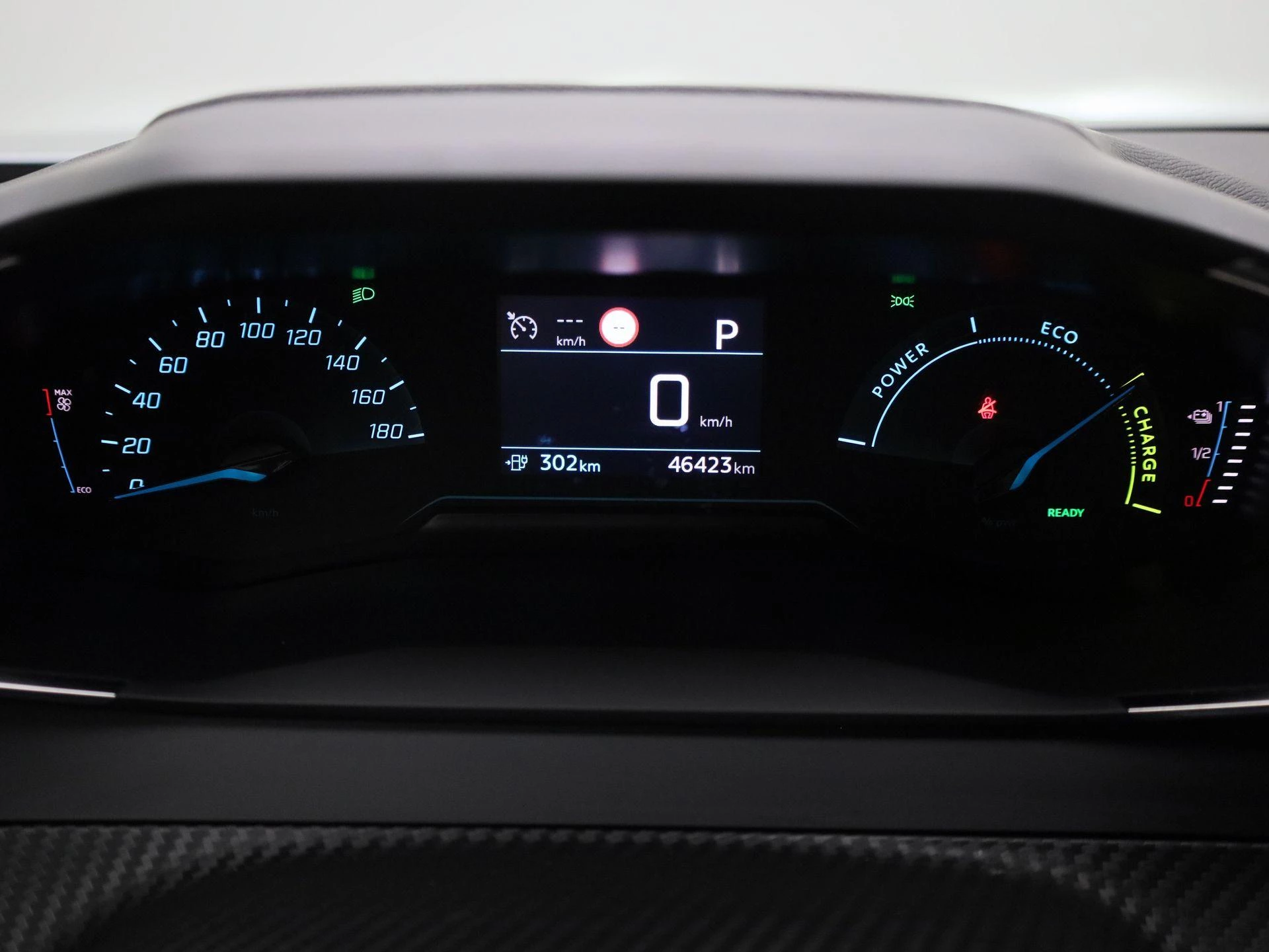 Peugeot-e-2008-image-16